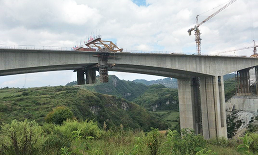 貴安新區(qū)黔中大道（三期）道路工程松柏山水庫(kù)特大橋?qū)崿F(xiàn)順利合攏