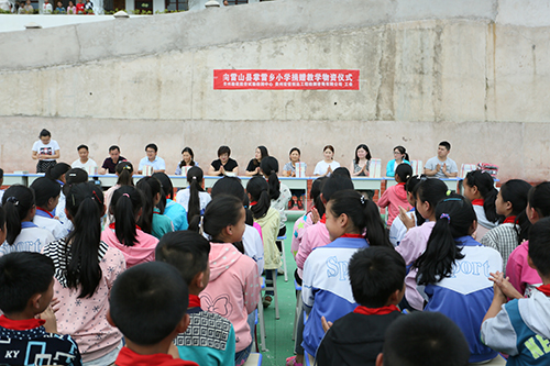 愛心捐助 走進(jìn)山村——試驗檢測中心、貴州宏信創(chuàng)達(dá)工程檢測咨詢有限公司