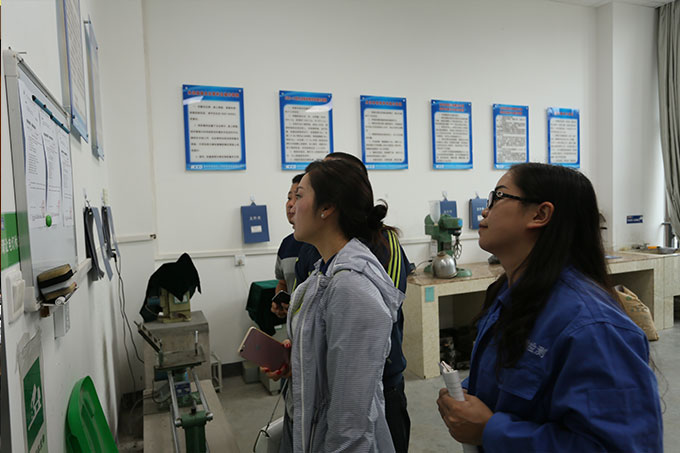 貴州省2016年度公路水運(yùn)工程試驗(yàn)檢測(cè)機(jī)構(gòu)專項(xiàng)檢查組蒞臨貴州宏信創(chuàng)達(dá)工程檢測(cè)咨詢有限公司進(jìn)行專項(xiàng)檢查