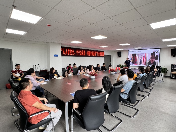 宏信創(chuàng)達(dá)公司開展“人人講安全 個(gè)個(gè)會應(yīng)急—— 暢通生命通道”主題安全知識培訓(xùn)