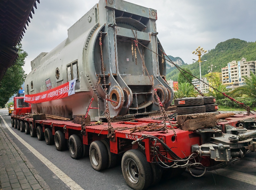 宏信創(chuàng)達(dá)公司為439噸“巨無霸”大件運(yùn)輸途徑貴州國省干道橋梁安全保駕護(hù)航